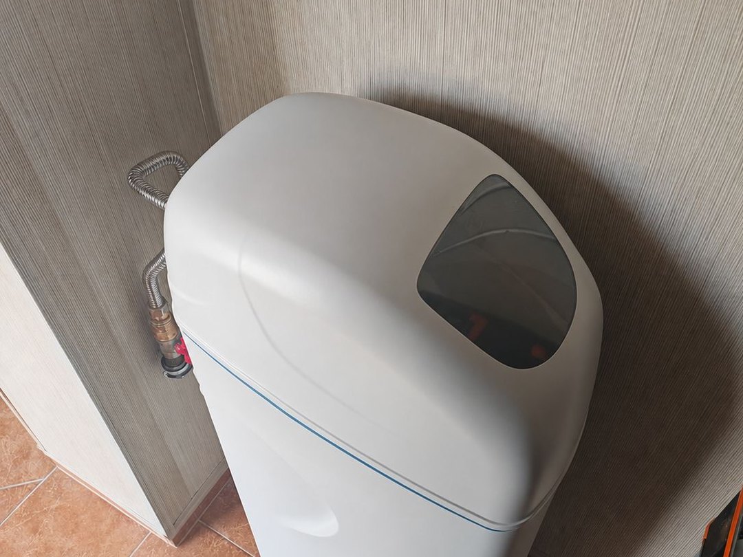 Kompakt kabinetes vízlágyító